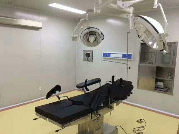 整體反射無影燈、手術臺